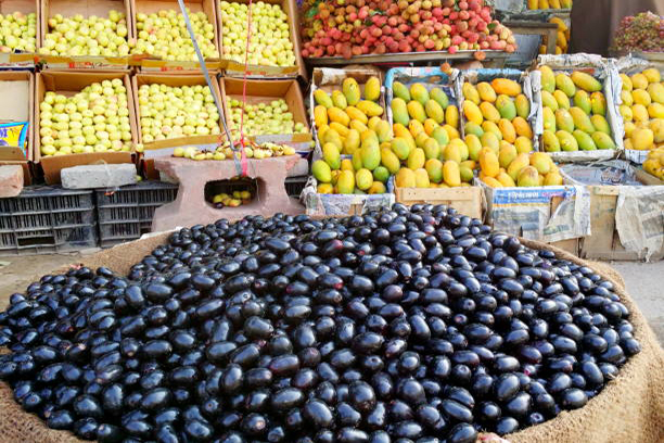 Fresh fruit shop in Faisalabad, Punjab, Pakistan.